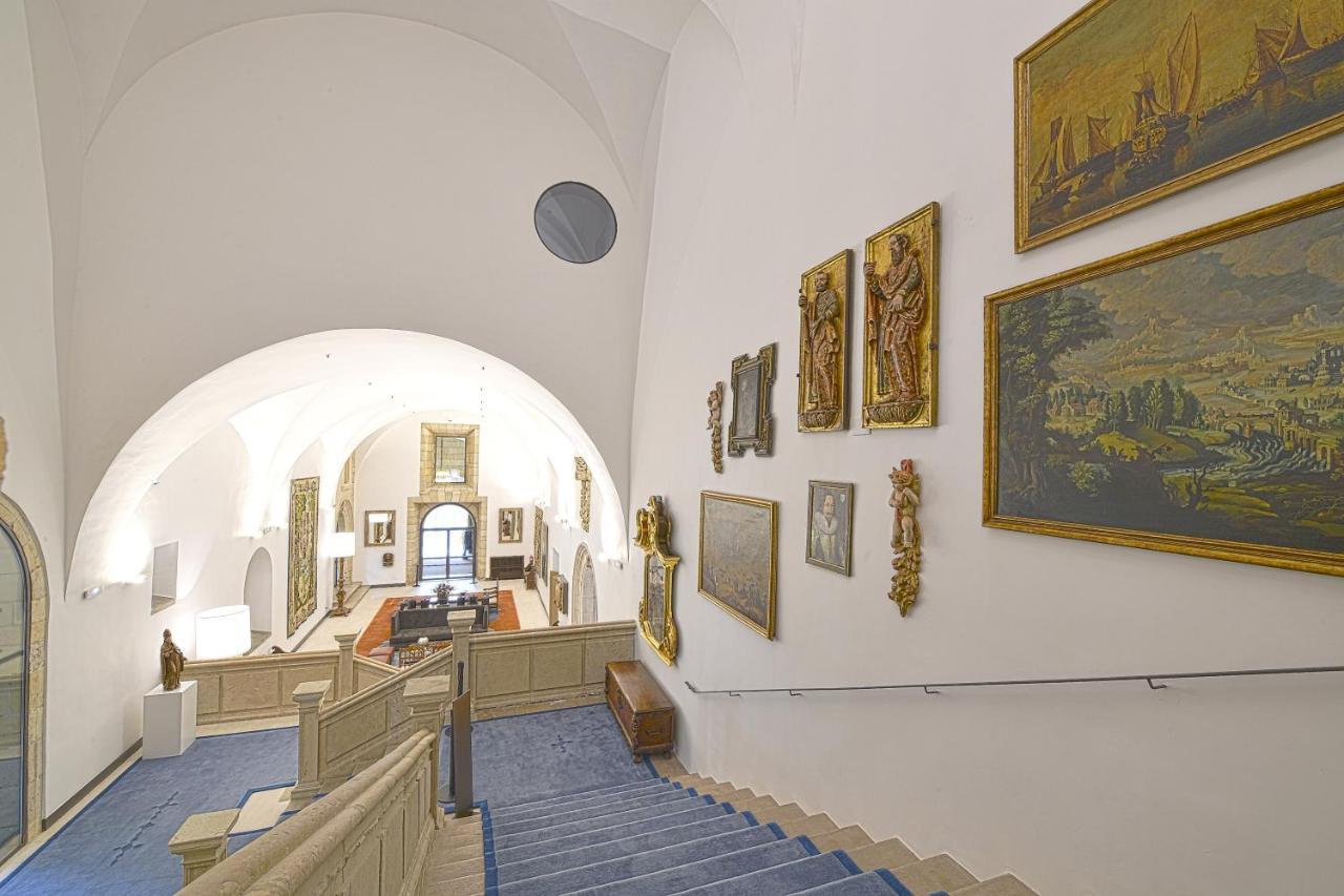 Parador De Turismo De León Zewnętrze zdjęcie The staircase